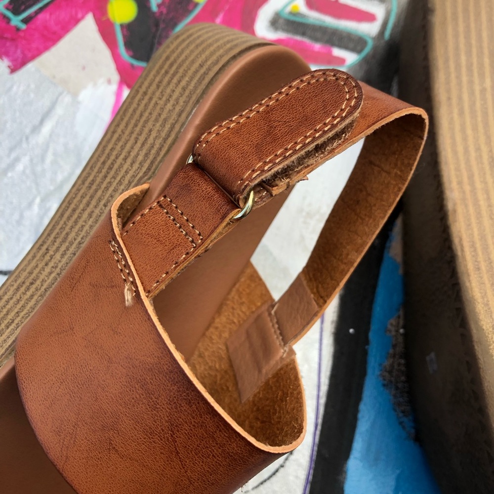 SOLD Madden girl brown platform sandals - Picture 4 of 5